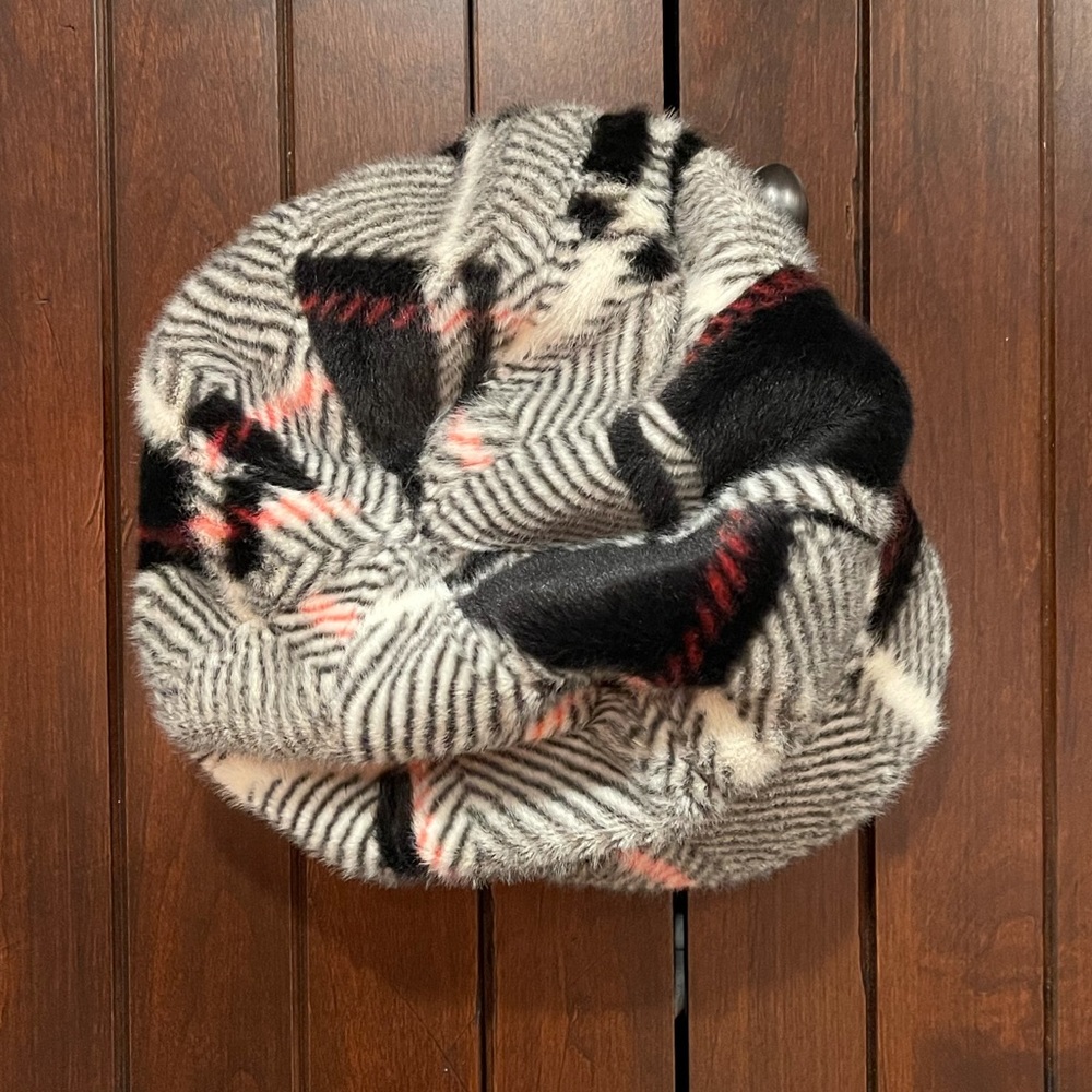 Hat - Picture 4 of 7
